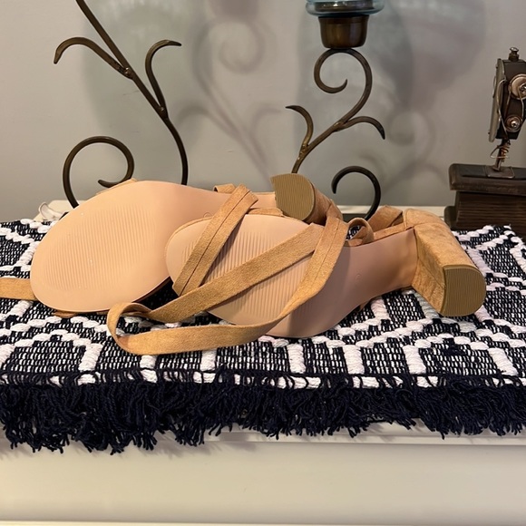 Huiyuzhi Womens Chunky Ankle Strappy Pumps Lace Up High Heels Sandals Women’s 9 - Picture 4 of 4